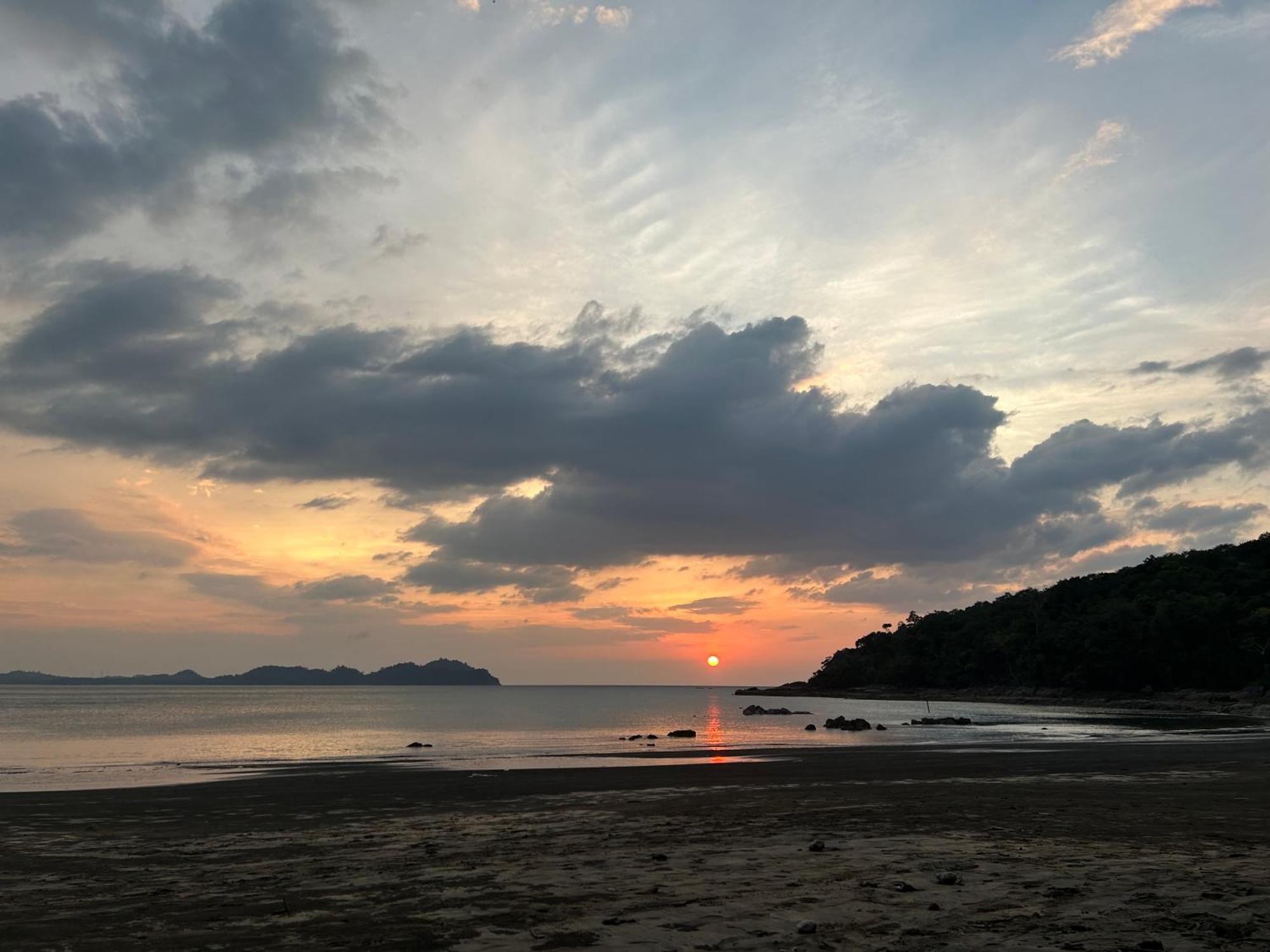 Eternal Forest Beach Bar&Bungalow Koh Chang Ranong Exterior photo