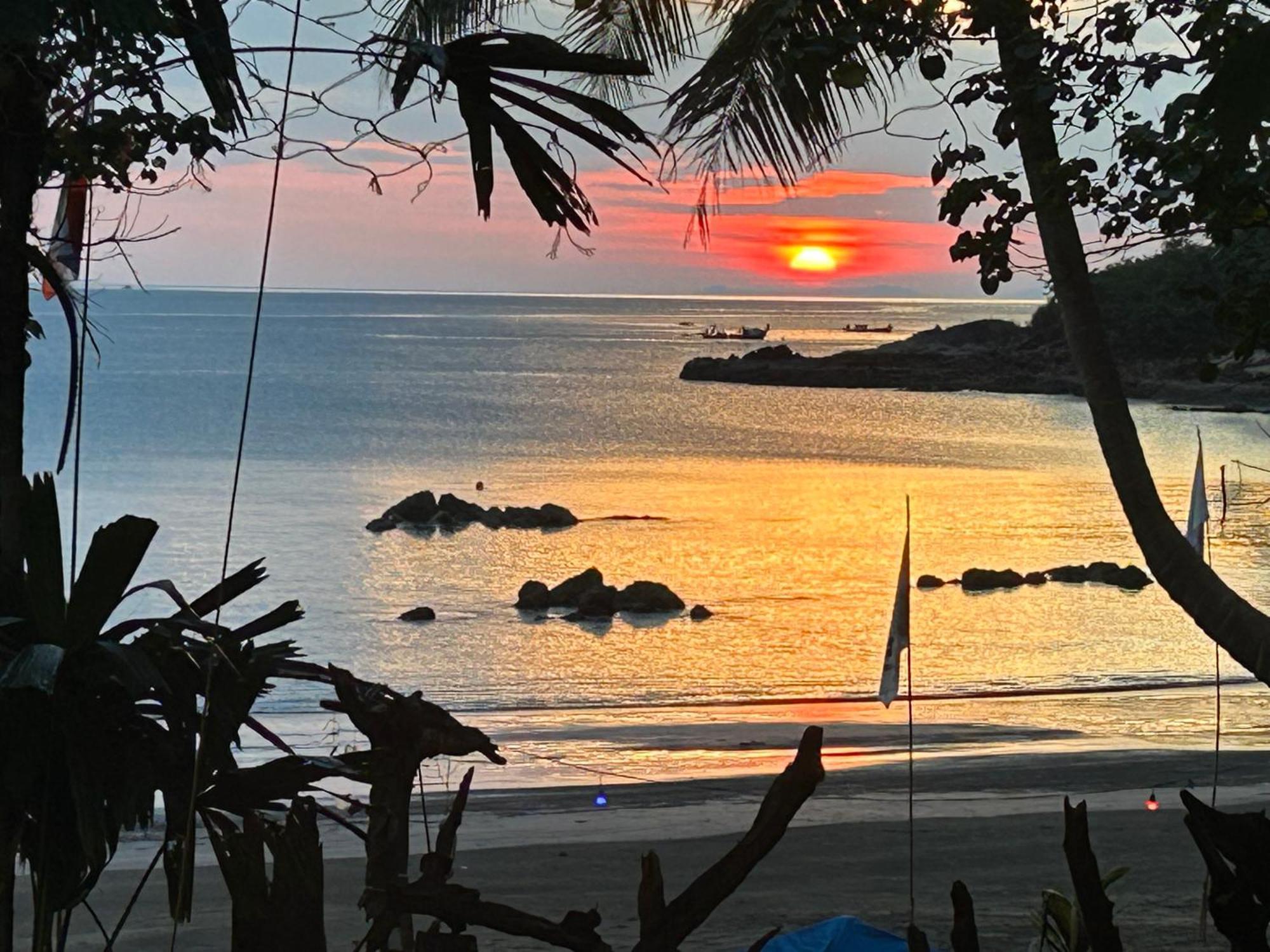 Eternal Forest Beach Bar&Bungalow Koh Chang Ranong Exterior photo