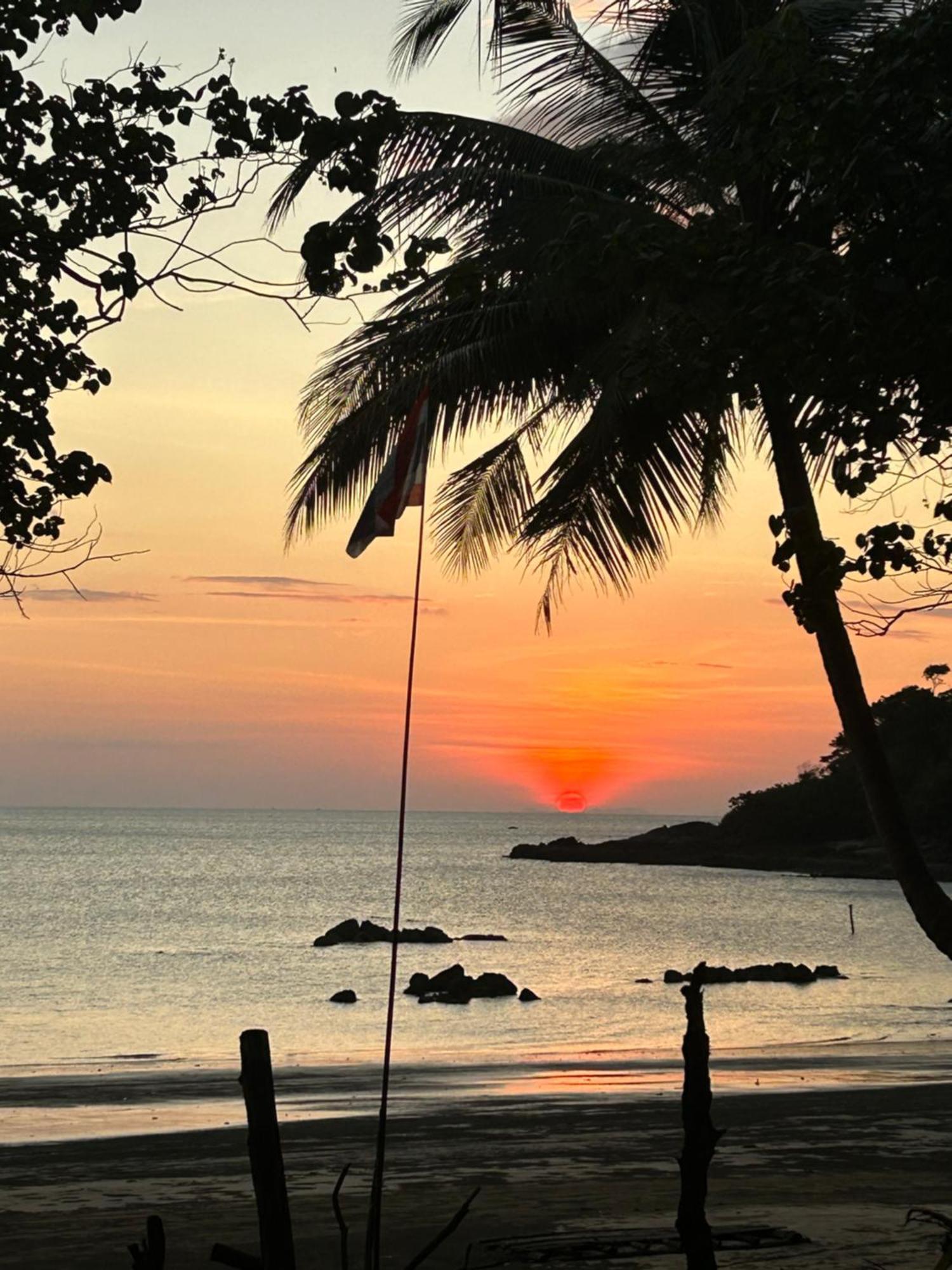 Eternal Forest Beach Bar&Bungalow Koh Chang Ranong Exterior photo