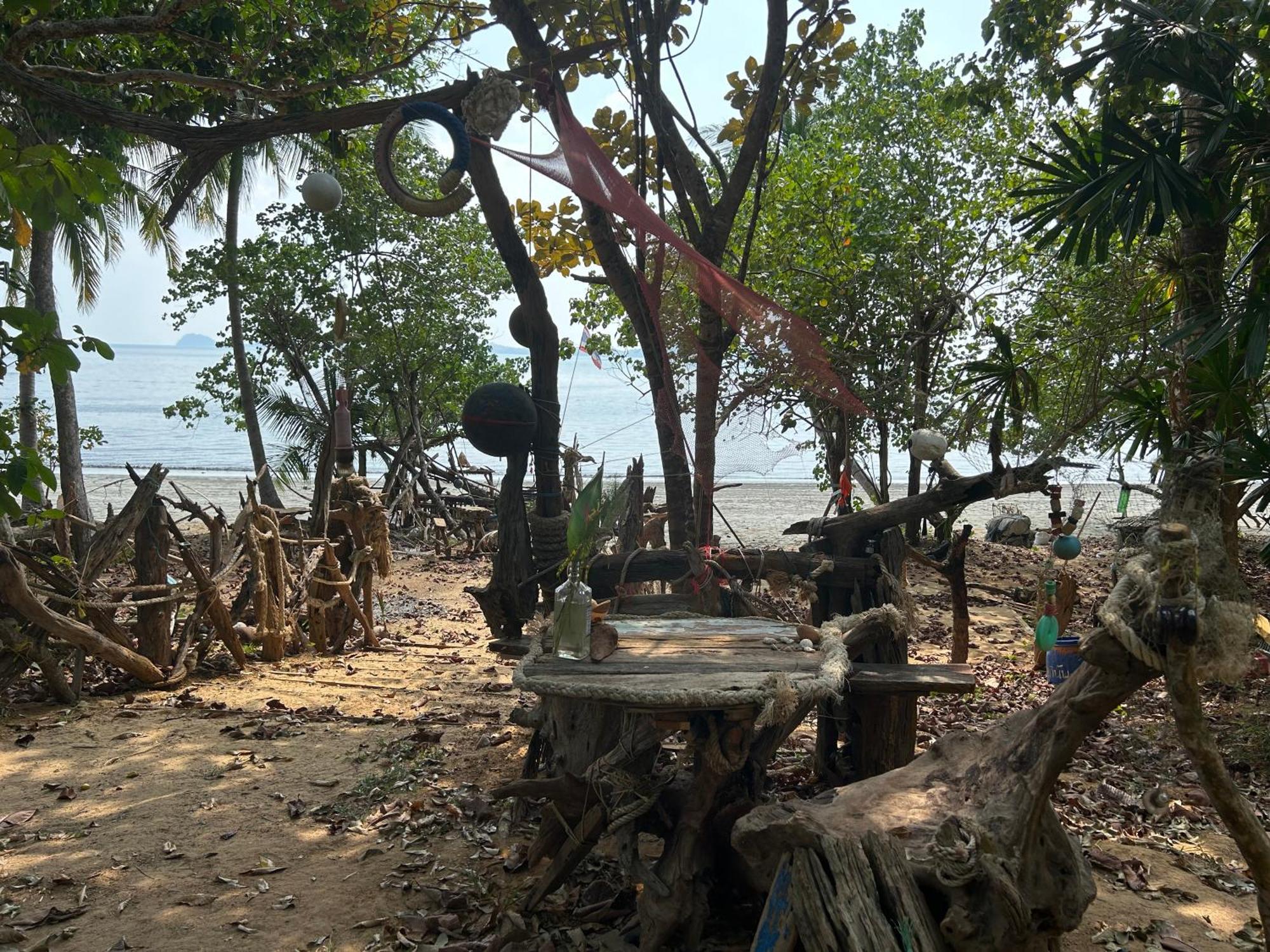 Eternal Forest Beach Bar&Bungalow Koh Chang Ranong Exterior photo