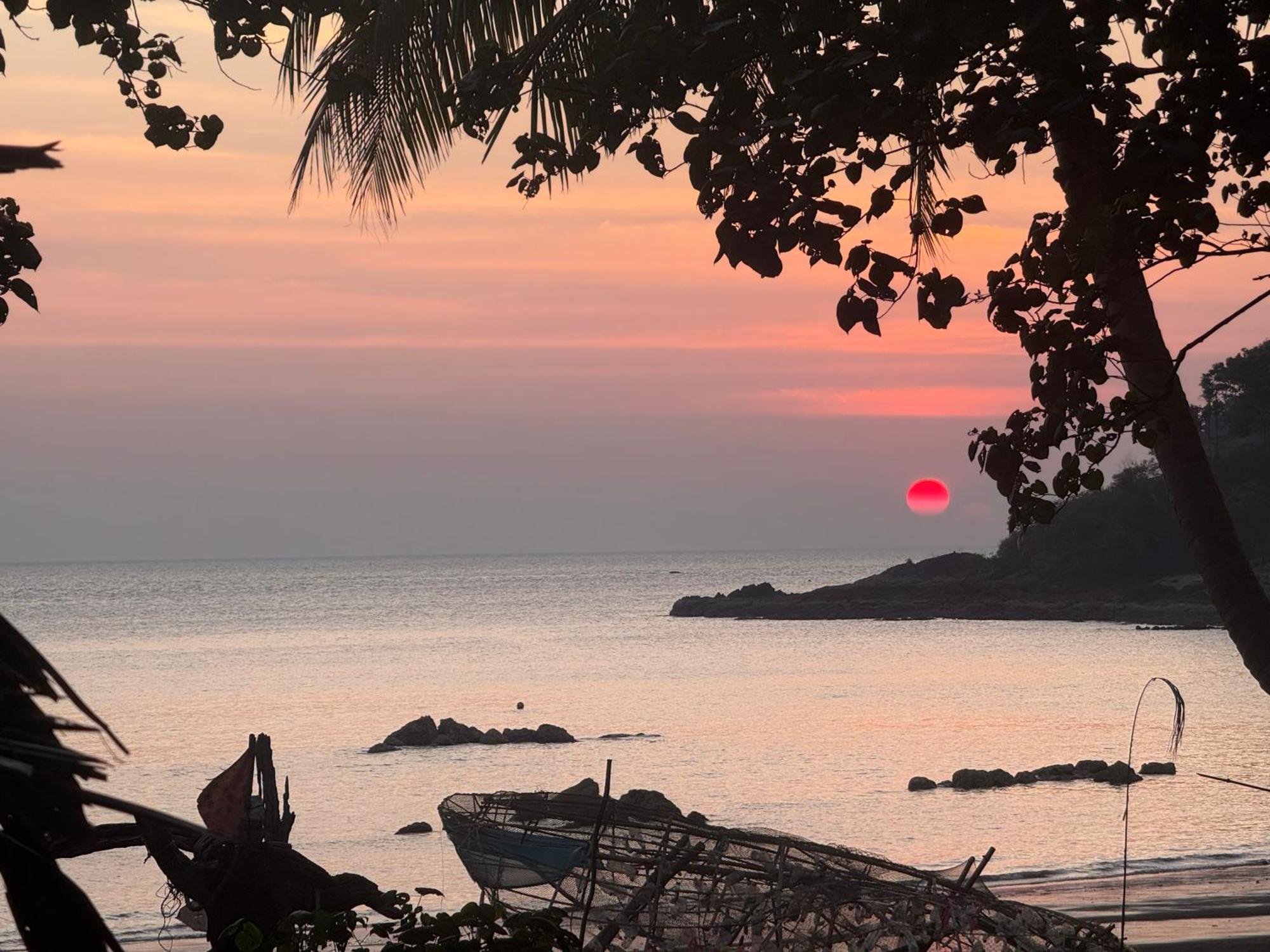 Eternal Forest Beach Bar&Bungalow Koh Chang Ranong Exterior photo
